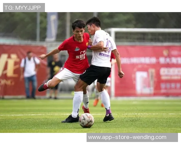 恒大足球友谊赛精彩回顾球迷热情高涨展现团结力量 恒大足球友谊赛精彩回顾球迷热情高涨展现团结力量