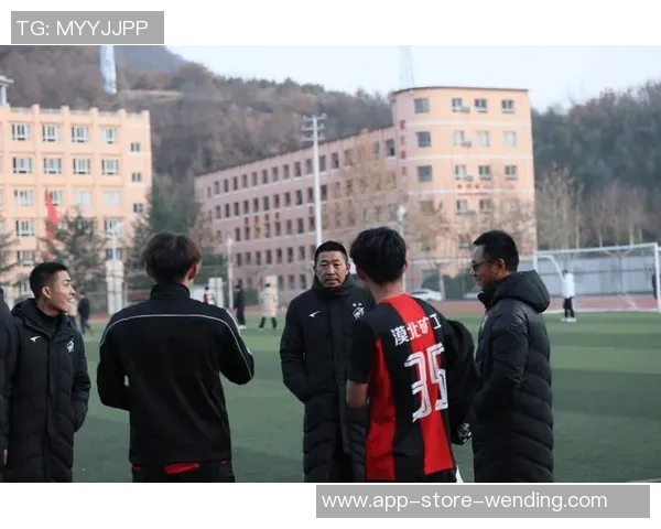 黄宏毅：从足球场上的拼搏者到人生舞台的追梦人